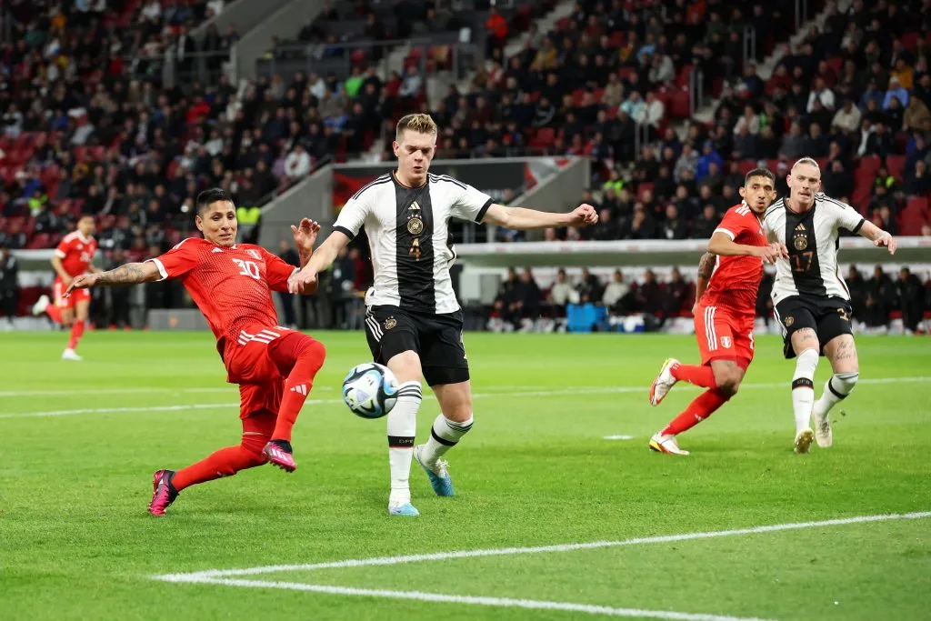 Raúl Ruidíaz vs. Alemania (Foto: Getty).