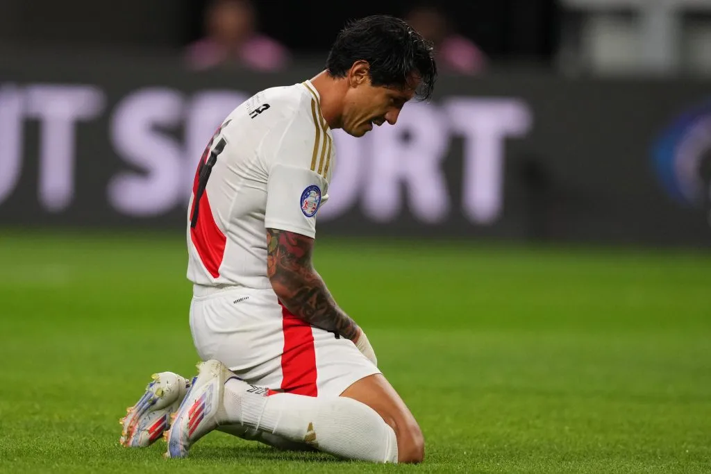 Gianluca Lapadula contra Chile en la Copa América. (Photo by Sam Hodde/Getty Images)