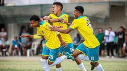 Adriano 'Rashford' Chacaliaza celebrando con el equipo.