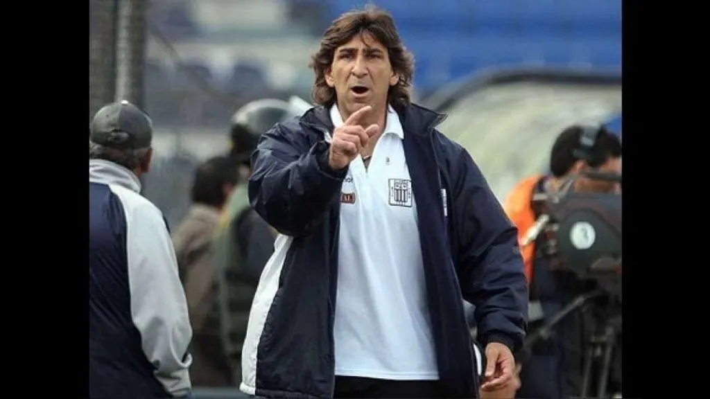 Gustavo Costas en su primera etapa como entrenador de Alianza Lima.