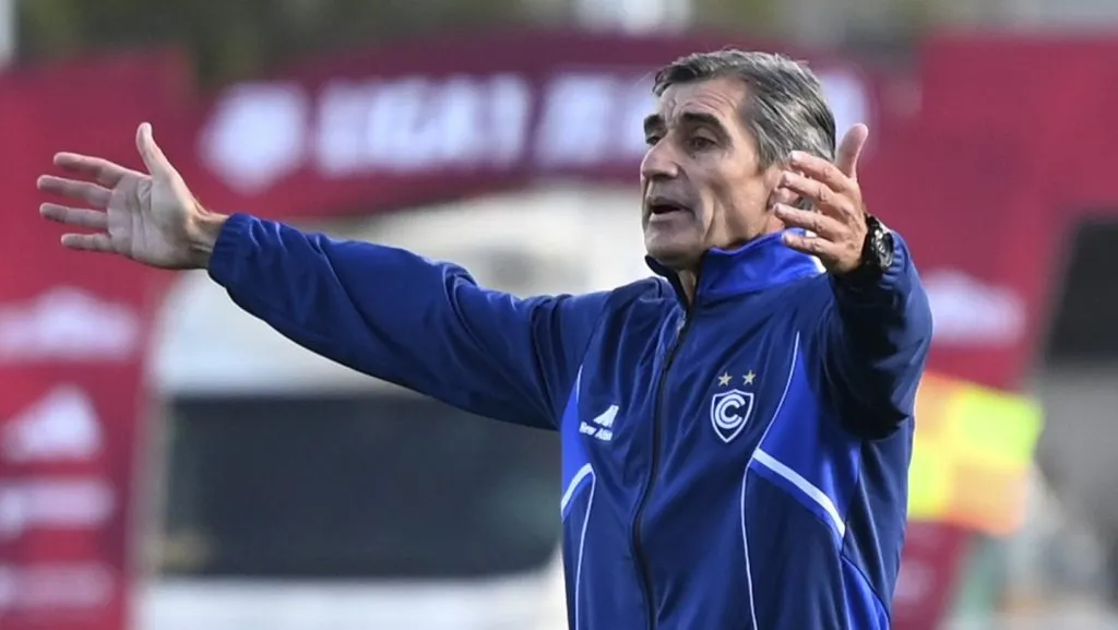 Óscar Ibáñez en su etapa como entrenador de Cienciano.