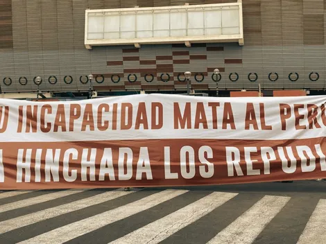 Barra oficial de la Selección reclama contra la inseguridad en partido Perú vs. Bolivia