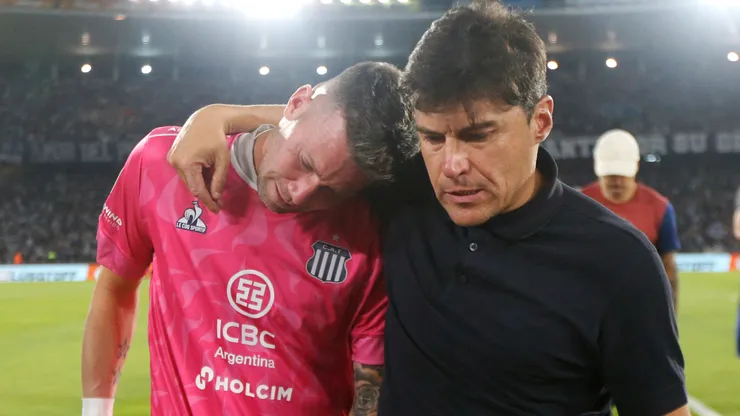 Guido Herrera y Alexander Medina, arquero y DT de Talleres.