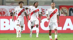 Paolo Guerrero festejando su gol con Perú ante Bolivia.