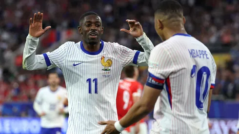 Dembelé y Mbappé, a puro festejo.