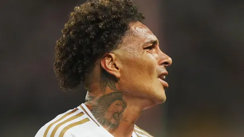 Paolo Guerrero lamentándose.