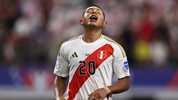Edison Flores, futbolista de la Selección Peruana y Universitario.