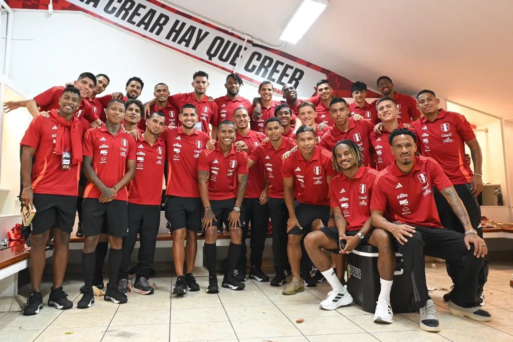 Miguel Araujo, Catriel Cabellos, Piero Quispe, Aldo Corzo y Jesús Castillo en la Selección Peruana. (Foto: FPF).