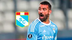 Martín Cauteruccio y el escudo de Sporting Cristal.