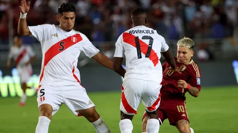 Carlos Zambrano y Luis Advíncula ante Venezuela.