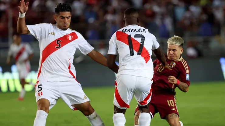 Carlos Zambrano y Luis Advíncula ante Venezuela.