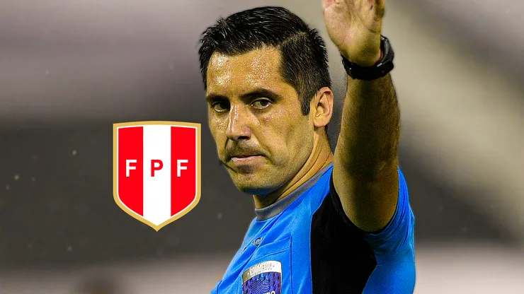 Cristián Garay con el escudo de Perú.