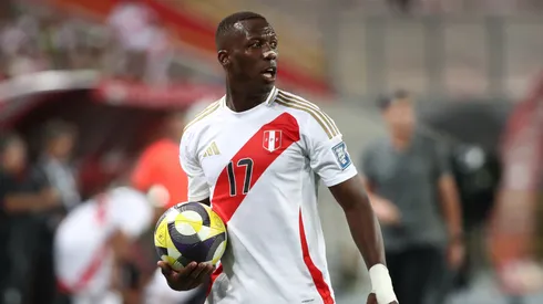 Luis Advíncula, lateral derecho de Perú.