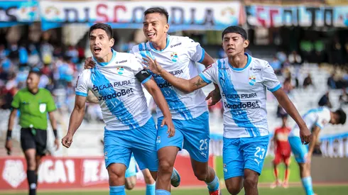 Los jugadores de Sporting Cristal festejan el gol de Irven Ávila en la victoria por 1-0 ante Sport Huancayo.