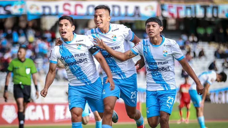 Los jugadores de Sporting Cristal festejan el gol de Irven Ávila en la victoria por 1-0 ante Sport Huancayo.