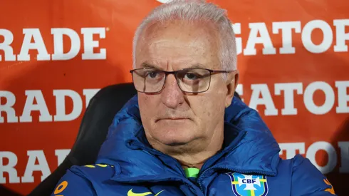 Dorival Júnior fue destituido como DT de Brasil.