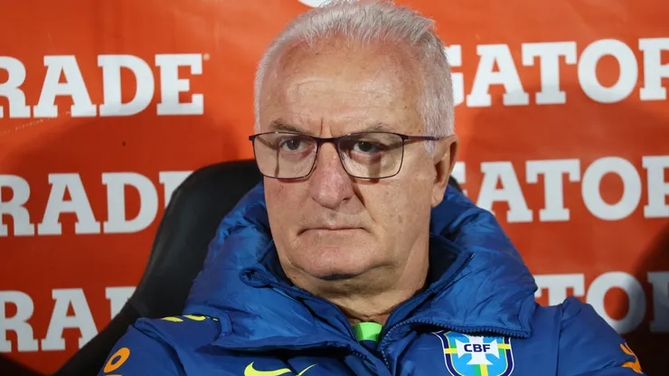 Dorival Júnior fue destituido como DT de Brasil.