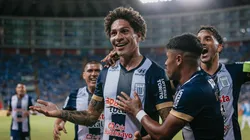 Alianza Lima enfrenta a Libertad por la Copa Libertadores 2025.