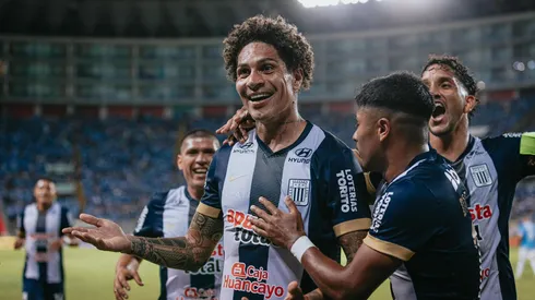 Alianza Lima enfrenta a Libertad por la Copa Libertadores 2025.