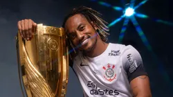 André Carrillo, con el trofeo del Campeonato Paulista.