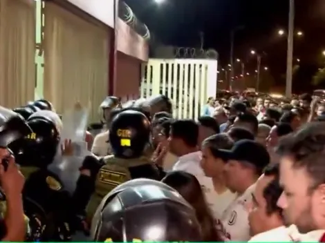 Descontrol e incidentes en el ingreso al estadio Monumental para Universitario vs. River
