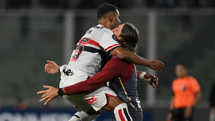 El festejo de Alisson con Zubeldía por el triunfo de Sao Paulo en Córdoba.