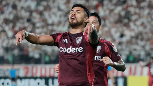 Paulo Díaz festejó y quedó en evidencia que rompió el reglamento.