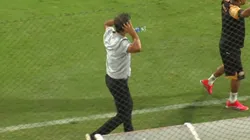 Polémico gesto de Fabián Bustos para festejar el gol del 'Tunche'.