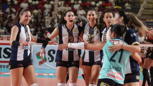 Hinchas de Alianza Lima se rindieron ante jugadora tras triunfo sobre Universitario.