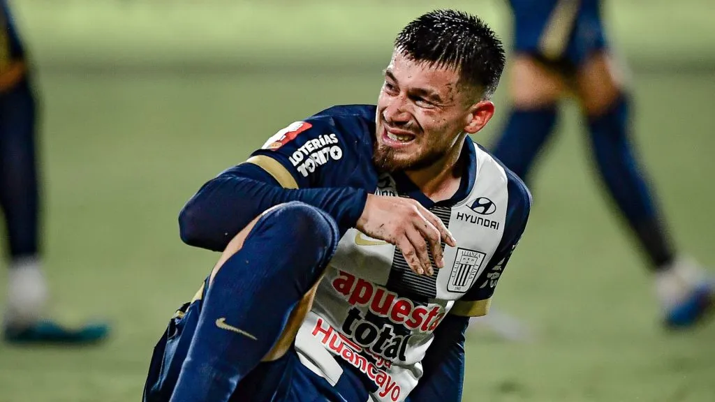 Alan Cantero se lesionó en pleno clásico (Liga 1).