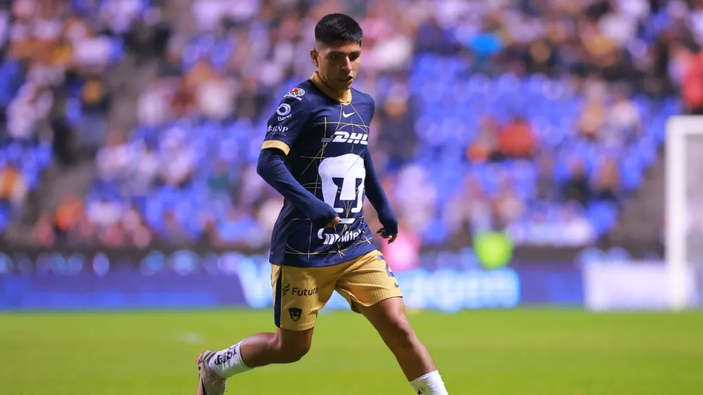 Piero Quispe en Pumas.