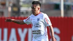 Christian Cueva con camiseta de Cienciano.
