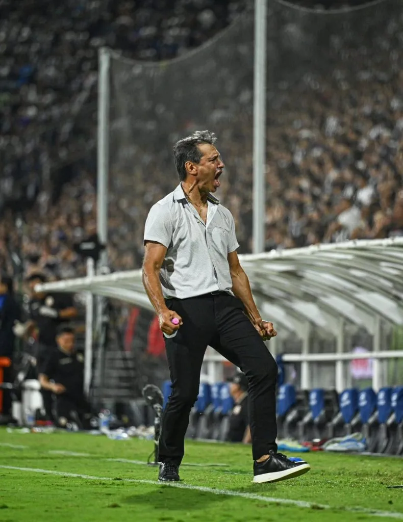 Fabián Bustos celehrando ante Alianza Lima. (Foto: Universitario).