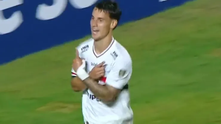El festejo de Ferreira tras su segundo gol con Sao Paulo ante Alianza Lima.