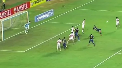 El gesto técnico de Kevin Quevedo para el empate de Alianza Lima.