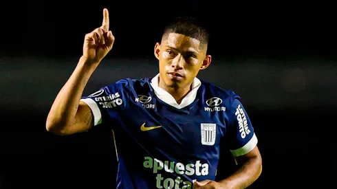 Kevin Quevedo jugando para Alianza Lima.