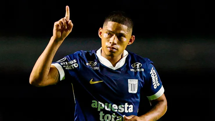 Kevin Quevedo jugando para Alianza Lima.