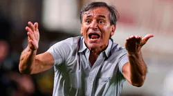 Fabián Bustos y Universitario.