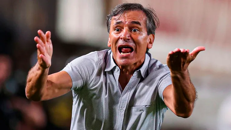 Fabián Bustos y Universitario.