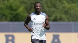 Luis Advíncula podría llegar a Vélez.