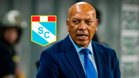 Roberto Mosquera y el escudo de Sporting Cristal.