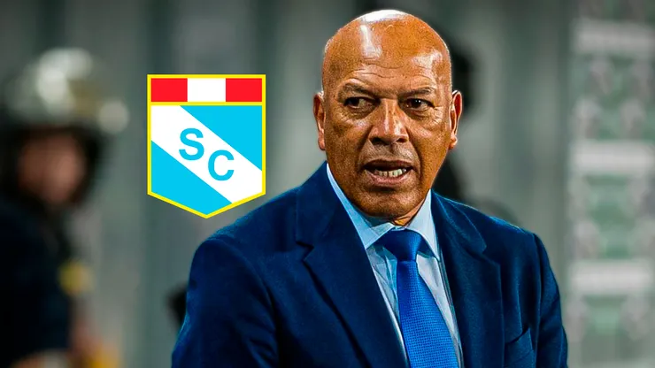 Roberto Mosquera y el escudo de Sporting Cristal.