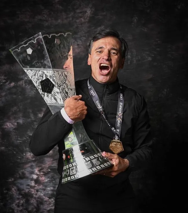 Fabián Bustos celebrando campeonato. (Foto: Liga 1).