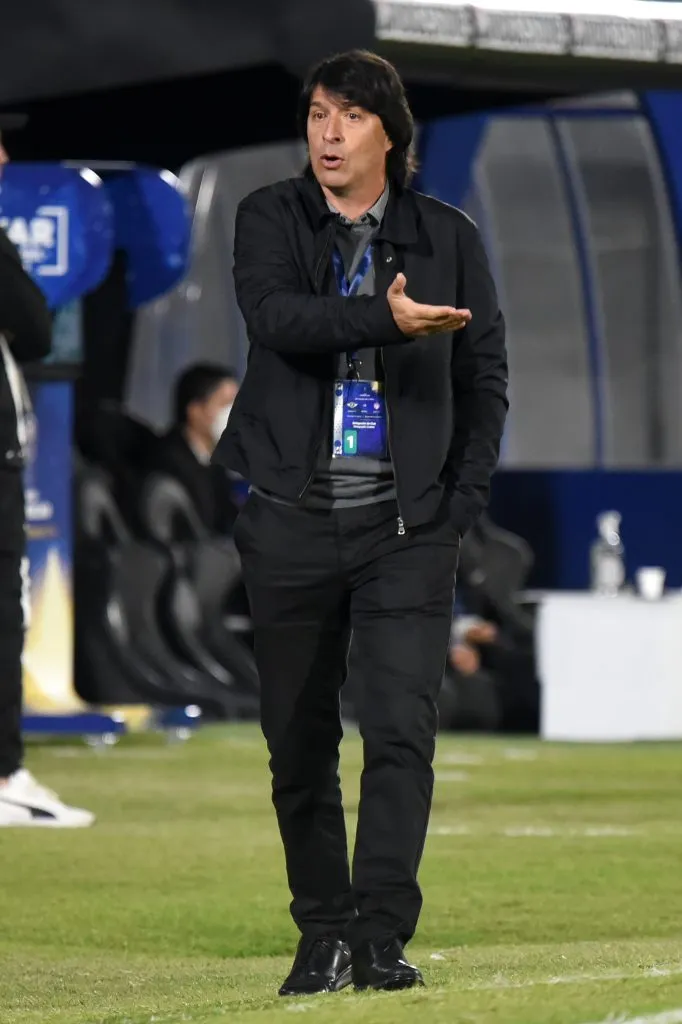 Daniel Garnero dirigiendo en la Copa Sudamericana. (Photo by Christian Alvarenga/Getty Images)
