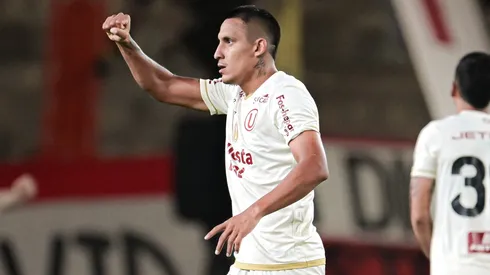 Universitario goleó a Melgar en el Monumental.
