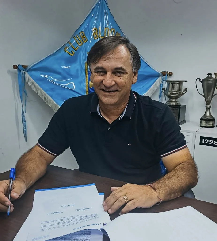 Carlos Bustos en su último club de Bolivia. (Foto: Blooming).