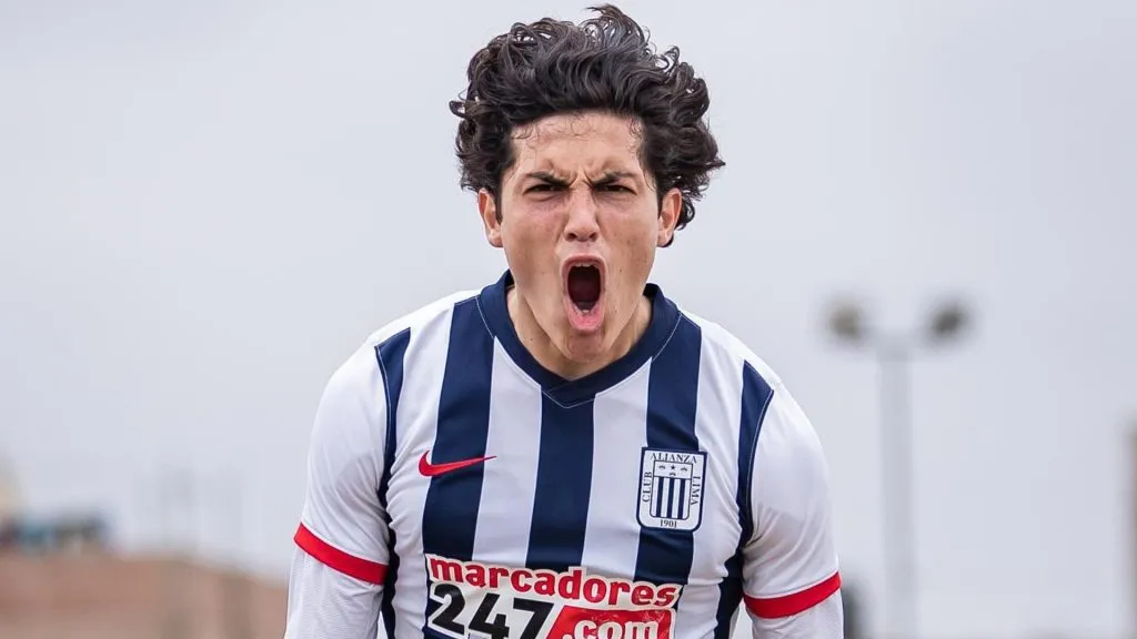 Sebastien Pineau, en las juveniles de Alianza Lima (Instagram @s.pineau9).