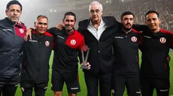 Jorge Fossati junto a su cuerpo técnico.