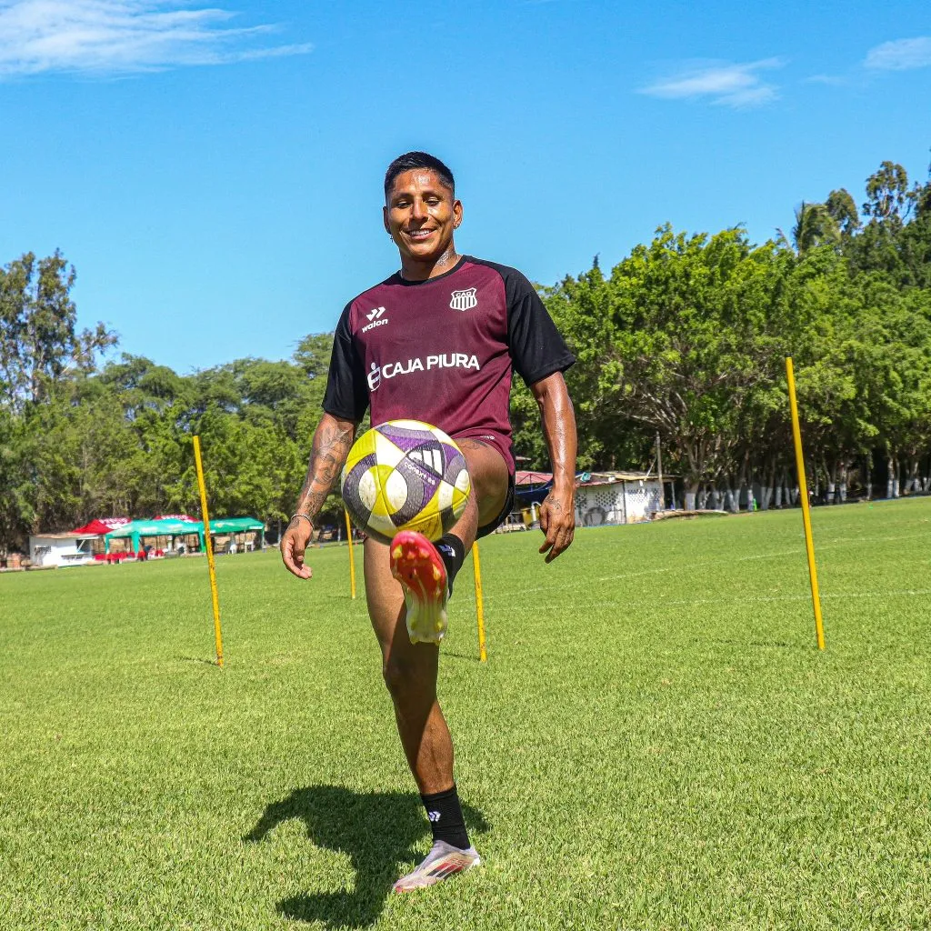Raúl Ruidíaz entrenando en Piura. (Foto: Atlético Grau).