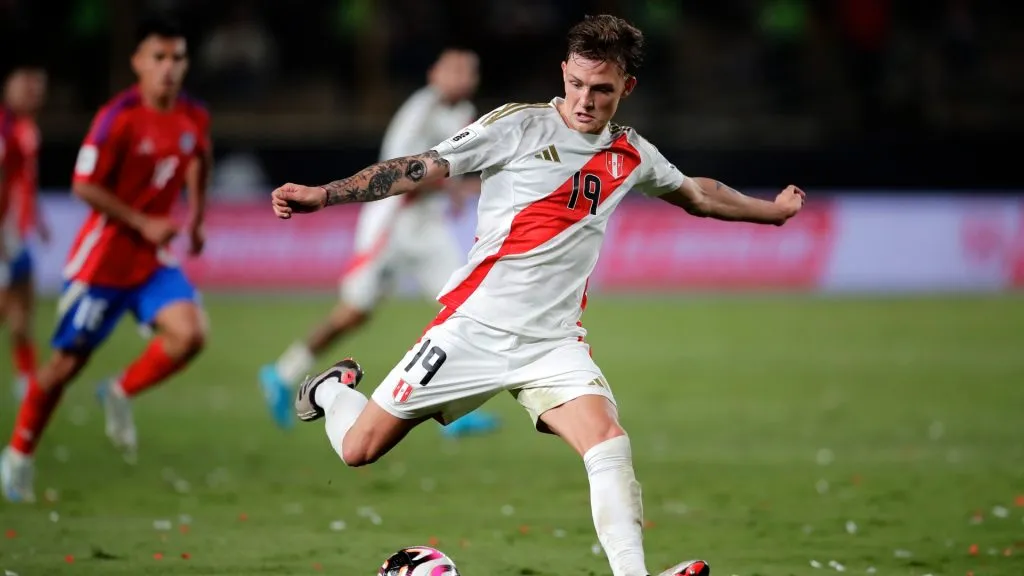 Oliver Sonne, con la camiseta de Perú (Getty Images).